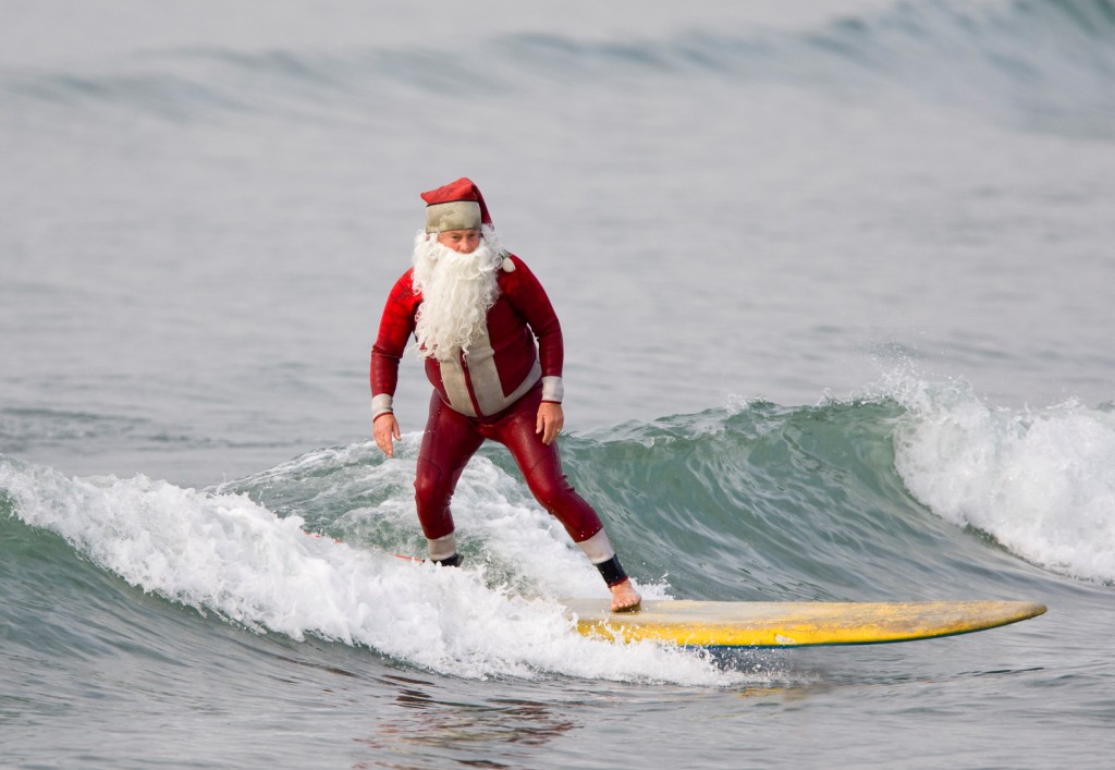 Surfing Santa (1)