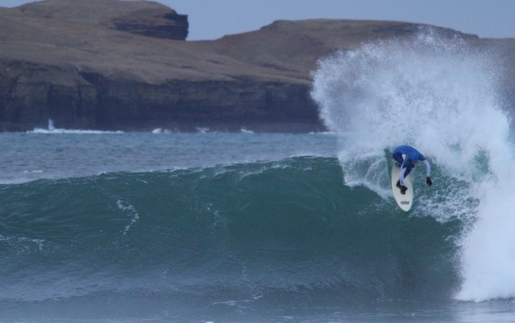 Mark Boyd practicing on Thurso's winter waves (Photo Mal Anderson)
