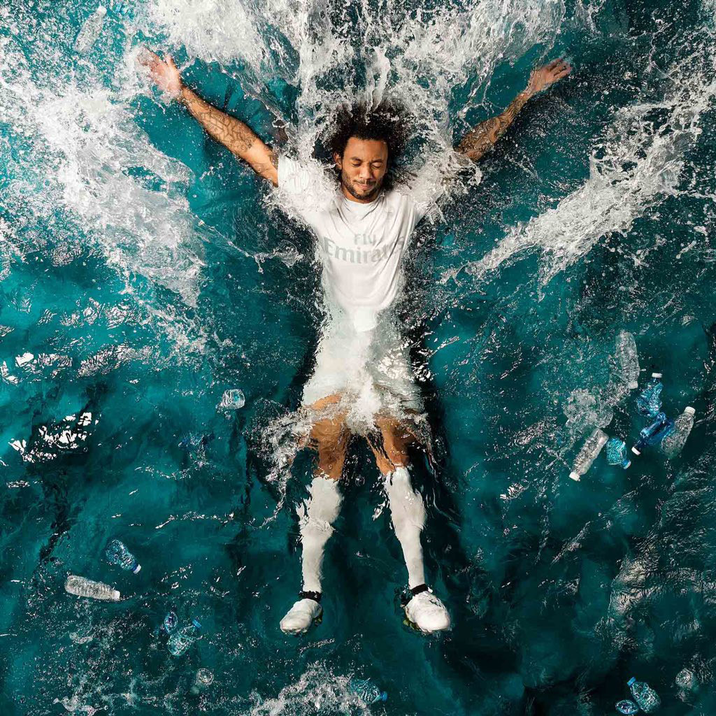 Real Madrid star Marcelo splashing around in the drink...