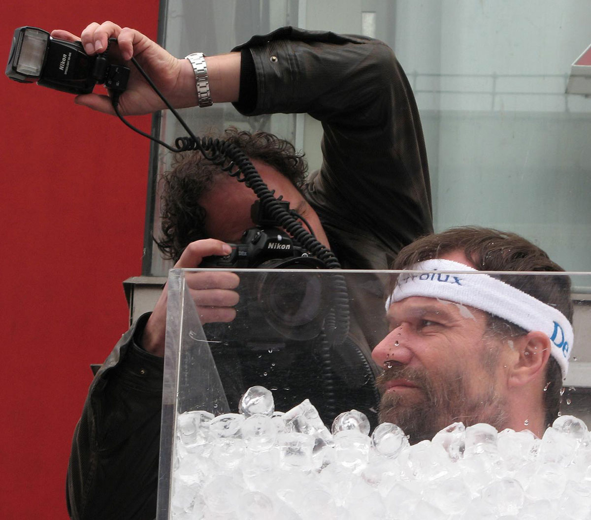 Wim chills out in an ice bucket in Rotterdam. Image: Aad